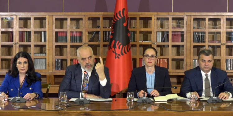 , “Qëndrimet gjeopolitike të Shqipërisë sollën sulme kibernetike ndaj bankave”
