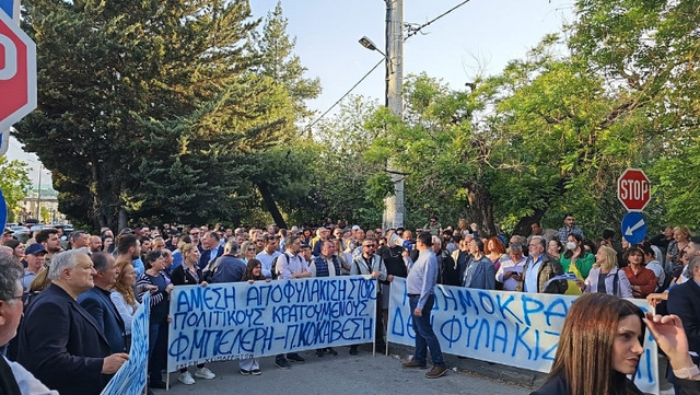 , Protestë para ambasadës shqiptare në Athinë organizuar nga antishqiptari non grata, Karathanos